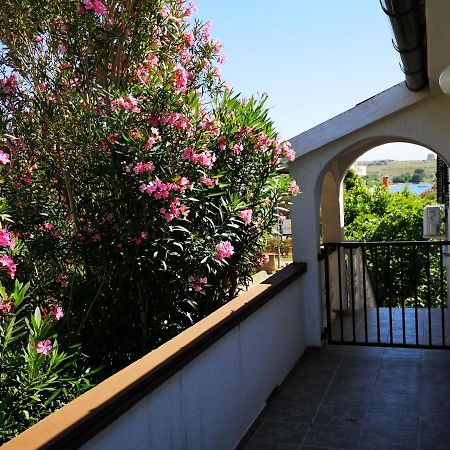 Apartments Mint Povljana - 50M From Sandy Beach מראה חיצוני תמונה