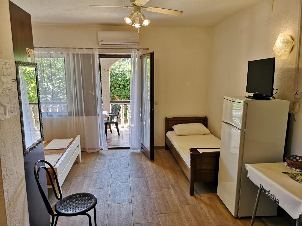 Apartments Mint Povljana - 50M From Sandy Beach מראה חיצוני תמונה
